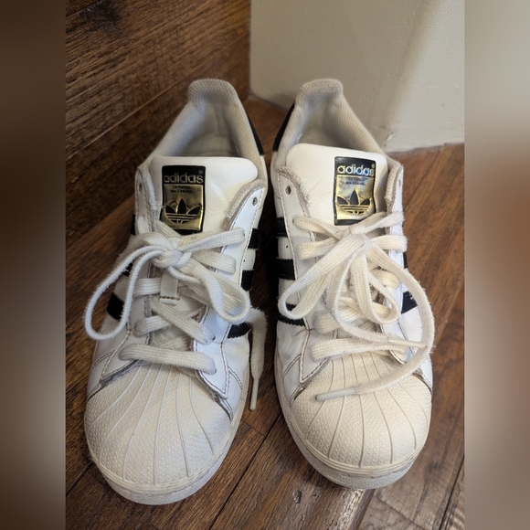 Adidas Superstar Shoes - White and Black Leather Unisex M6/W7 - Picture 11 of 17